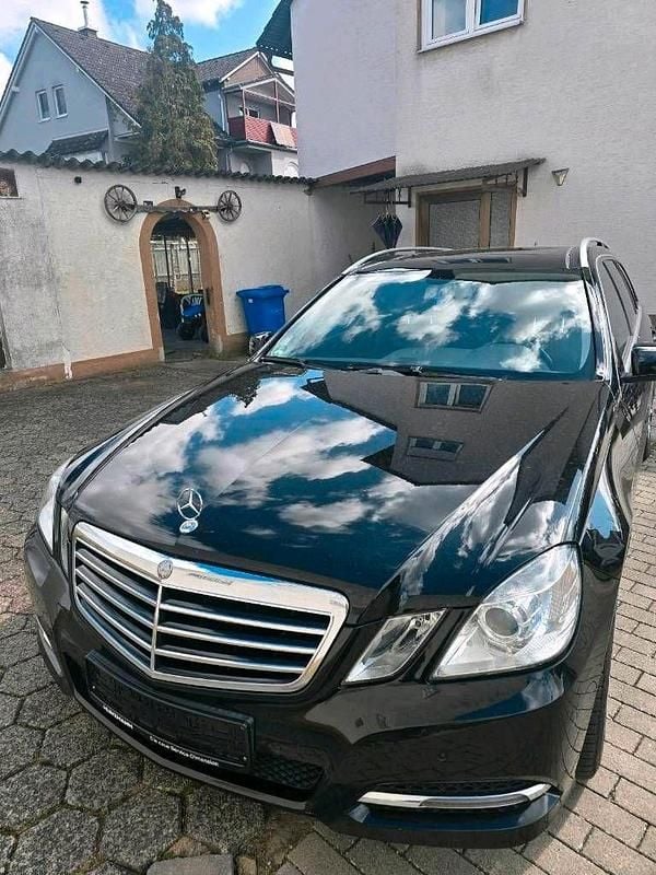 Gebraucht Mercedes E300 Avantgarde 231 PS (169 kW) 2012 Schwarz Kombi