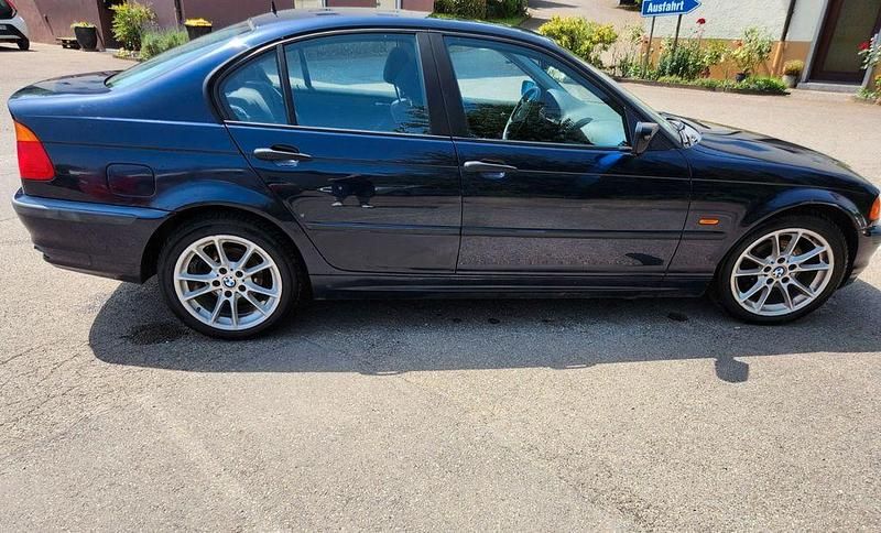 Gebraucht BMW 318 118 PS (86 kW) 2000 Blau Limousine