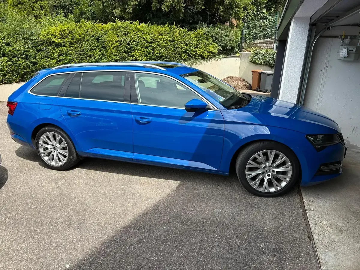 Gebraucht Skoda Superb 190 PS (139 kW) 2020 Blau Kombi