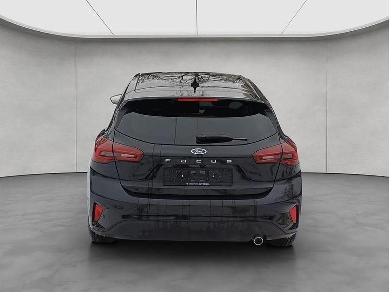 Neu Ford Focus Titanium 155 PS (114 kW) 2025 Agate black metallic Limousine