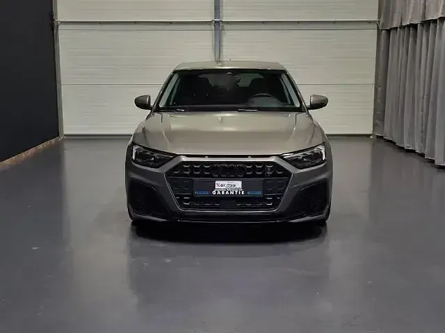 Używany Audi A1 S-Line 207 KM (152 kW) 2023 Szary SUV