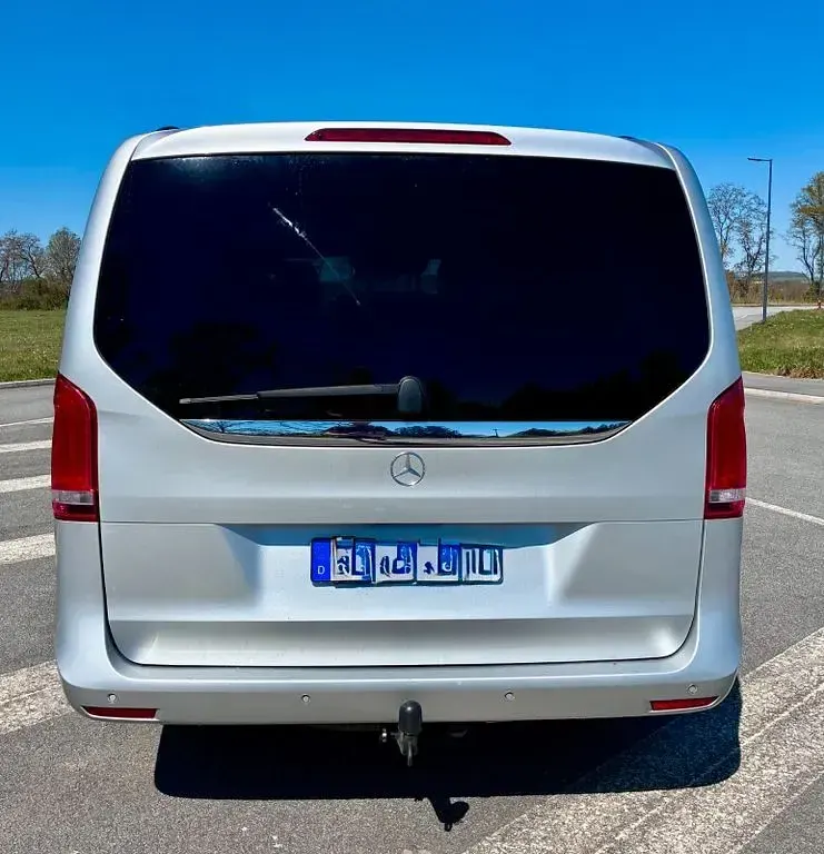 Gebraucht Mercedes V220 Edition 163 PS (119 kW) 2015 Silber Van / Kleinbus