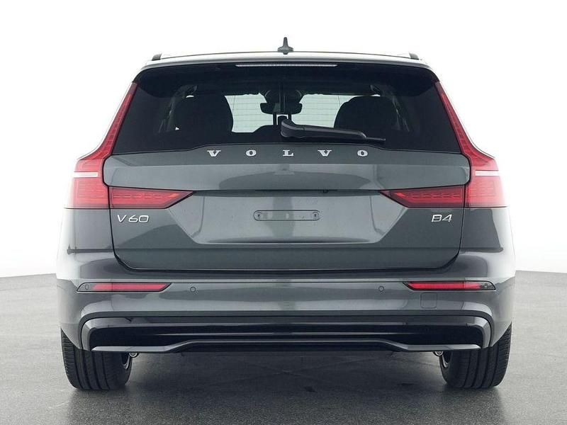 Gebraucht Volvo V60 Plus 197 PS (144 kW) 2025 Gruen Kombi