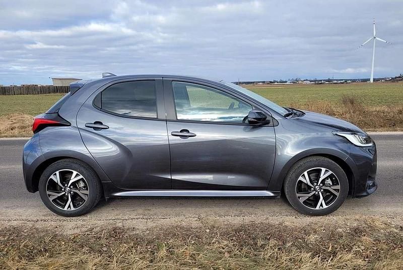 Gebraucht Toyota Yaris Hybrid Style 92 PS (67 kW) 2024 Grau Limousine