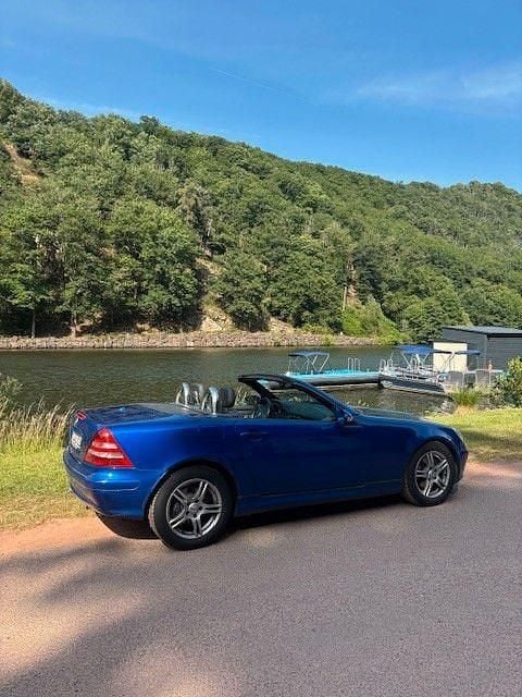 Blau Gebraucht 2001 Mercedes SLK230 Cabrio | 5.700 € (Fairer Preis) - Bild 1/4