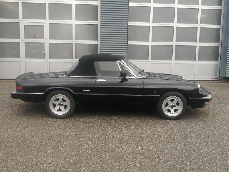 Gebraucht Alfa Romeo Spider 103 PS (75 kW) 1986 Schwarz Cabrio
