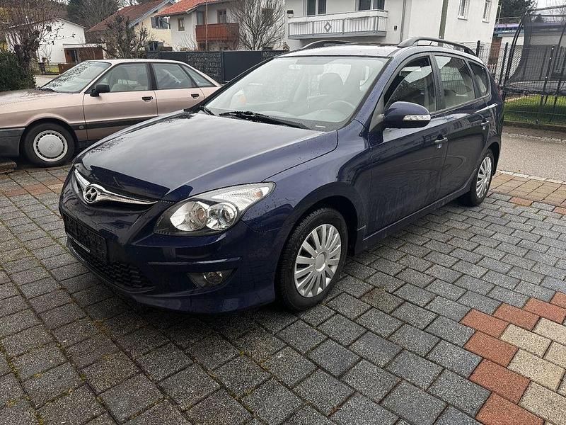 Blau Gebraucht 2011 Hyundai i30 Edition Kombi | 2.350 € (Guter Preis) - Bild 1/4