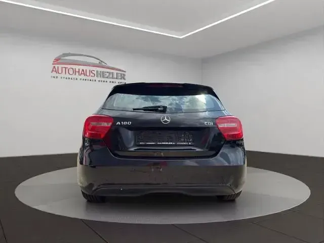 Gebraucht Mercedes A180 109 PS (80 kW) 2013 Schwarz Kleinwagen