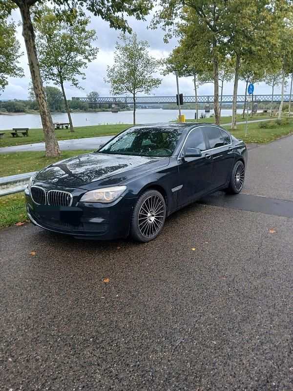 Gebraucht BMW 750 409 PS (300 kW) 2010 Limousine