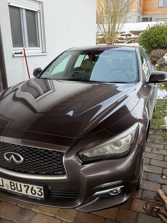 Gebraucht Infiniti Q50 Premium 170 PS (125 kW) 2015 Braun Limousine