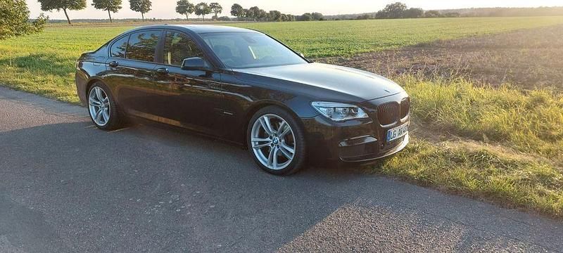 Schwarz Gebraucht 2010 BMW 740 Shadowline Limousine | 19.999 € - Bild 1/4