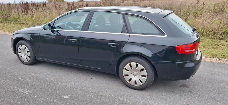 Second-hand Audi A4 120 CP (88 kW) 2011 Negru Break