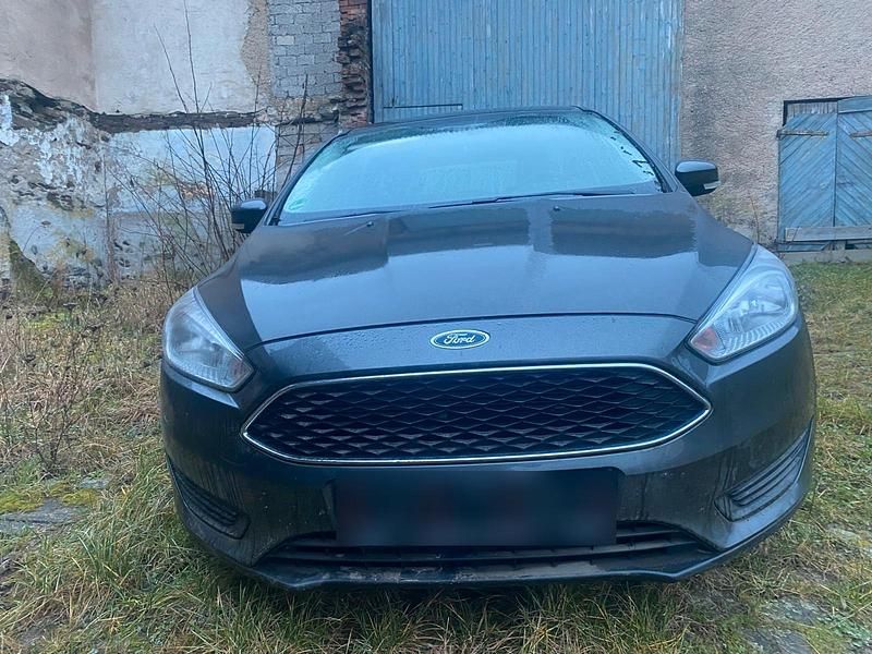 Gebraucht Ford Focus 105 PS (77 kW) 2018 Grau Kombi