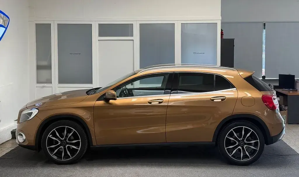 Gebraucht Mercedes GLA200 156 PS (114 kW) 2016 Gelb SUV
