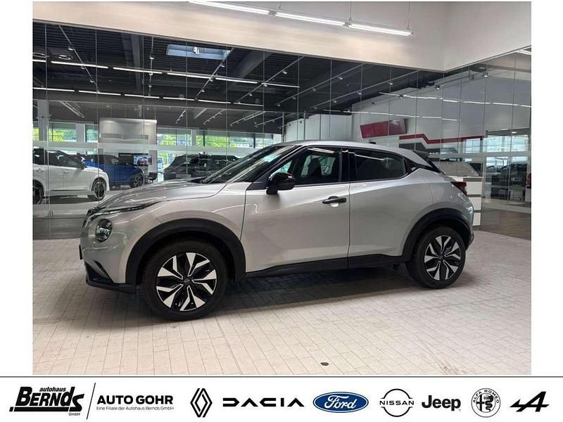 Silver metallic (ky0g) Gebraucht 2024 Nissan Juke Acenta SUV | 19.330 € (Fairer Preis) - Bild 1/1