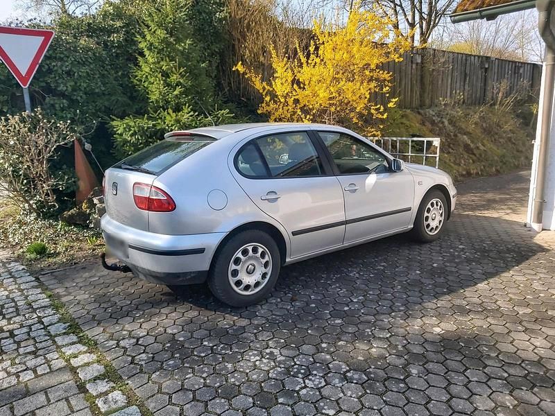 Second-hand Seat Leon 90 CP (66 kW) 2001 Argintiu Hatchback