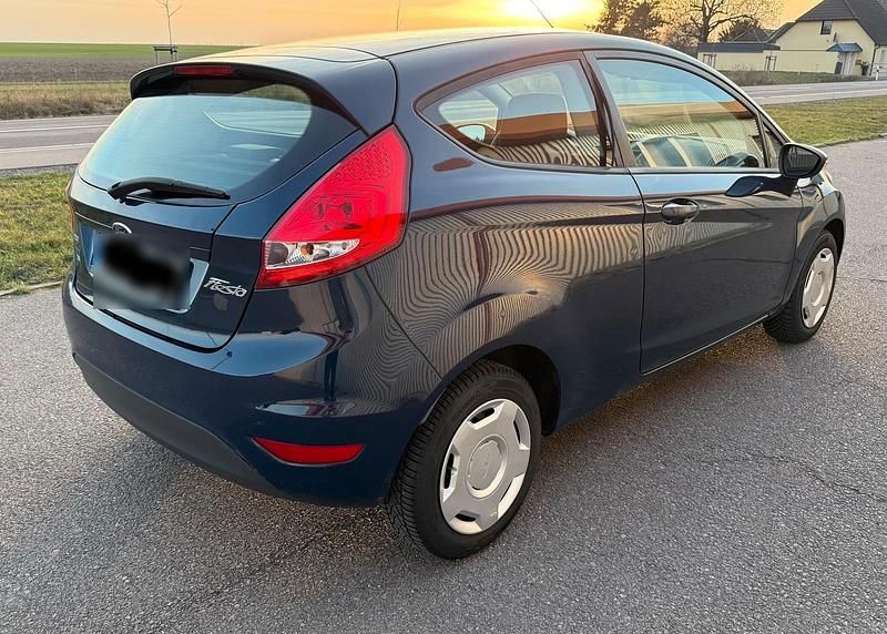 Gebraucht Ford Fiesta 80 PS (58 kW) 2011 Blau Kleinwagen