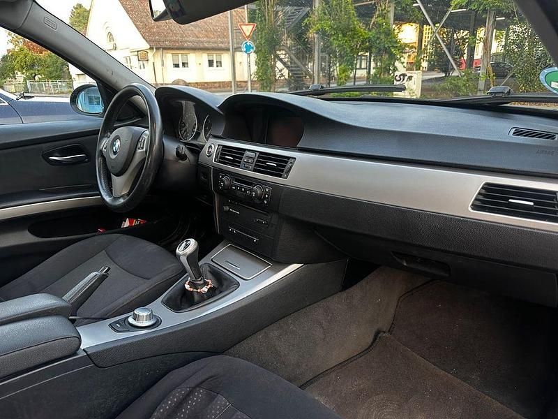 Gebraucht BMW 320 150 PS (110 kW) 2005 Grau Limousine