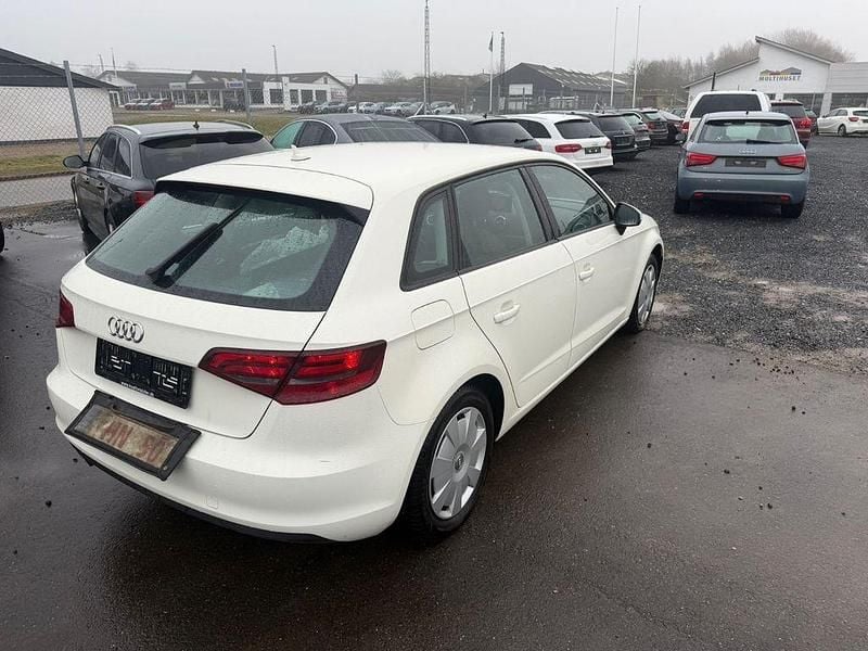 Gebraucht Audi A3 Attraction 122 PS (89 kW) 2013 Weiß Limousine