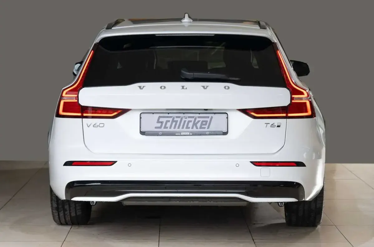 Gebraucht Volvo V60 Business Edition 398 PS (292 kW) 2025 Crystal white pearl Kombi