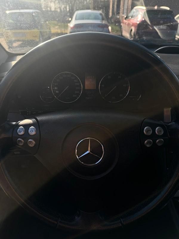 Gebraucht Mercedes C220 170 PS (125 kW) 2008 Schwarz Coupé