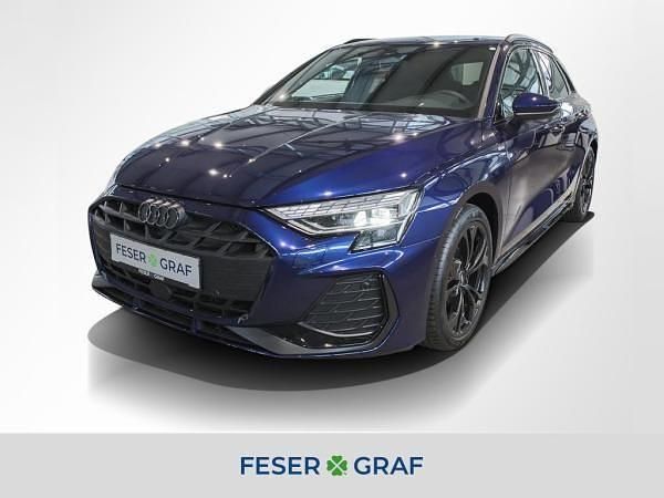 Blau (navarrablau metallic) Neu 2025 Audi A3 Sportback S-Line Limousine | 43.389 € (Fairer Preis) - Bild 1/4