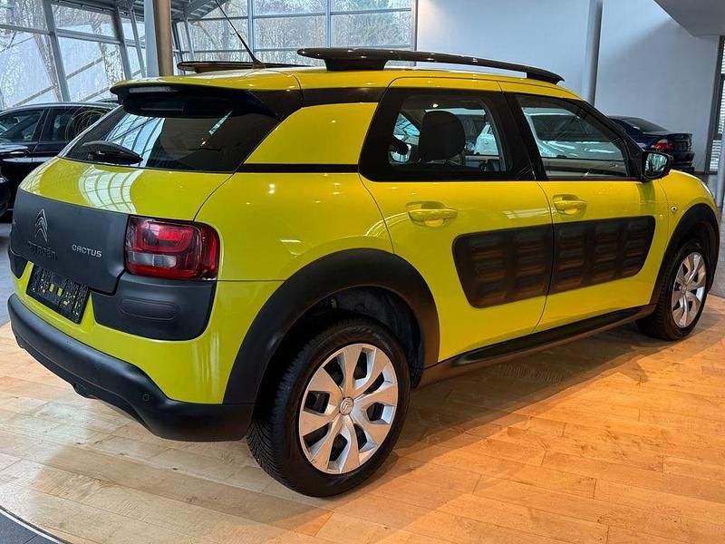 Gebraucht Citroën C4 Feel 82 PS (60 kW) 2015 Gelb Limousine