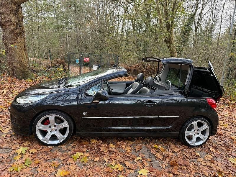 Schwarz Gebraucht 2011 Peugeot 207 CC Roland Garros Cabrio | 3.699 € (Fairer Preis) - Bild 1/4