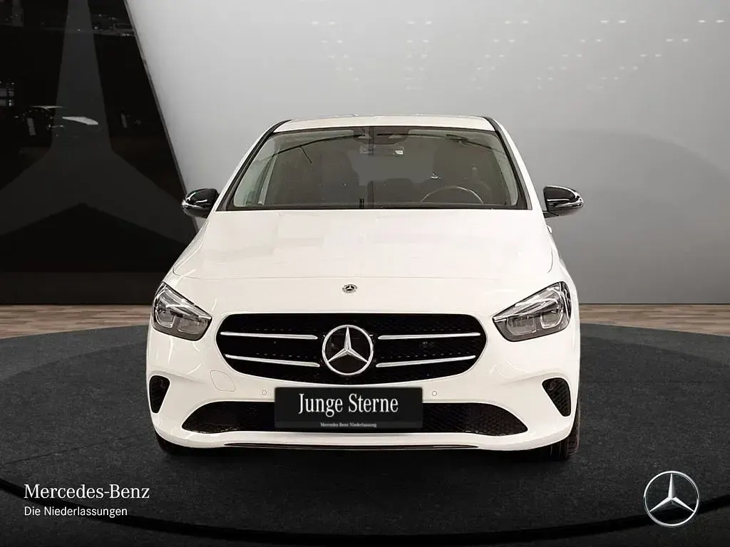 Gebraucht Mercedes B250e Night 160 PS (117 kW) 2022 Weiß Kleinwagen