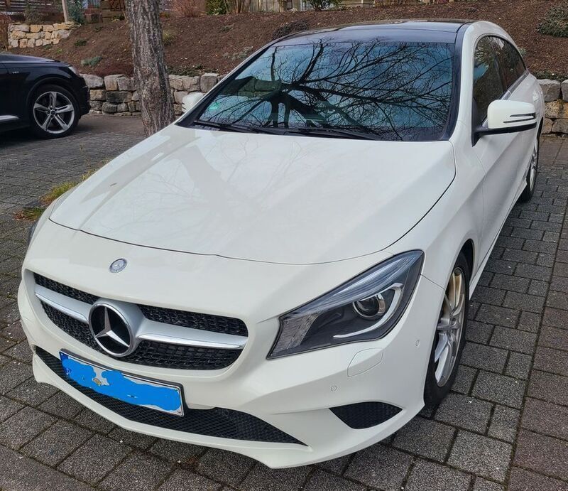Weiß Gebraucht 2016 Mercedes CLA220 Limousine | 14.990 € (Guter Preis) - Bild 1/4
