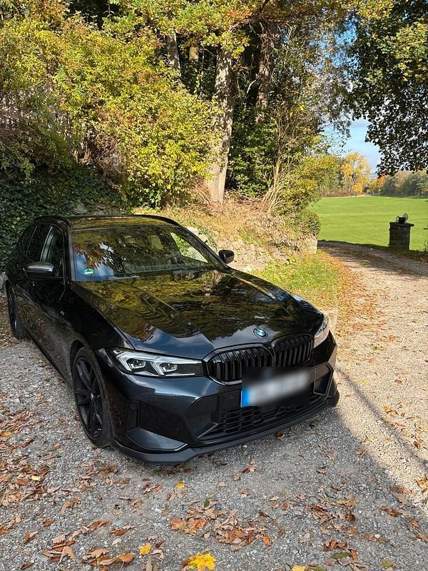 Schwarz Gebraucht 2022 BMW 320 Kombi | 28.000 € (Fairer Preis) - Bild 1/4