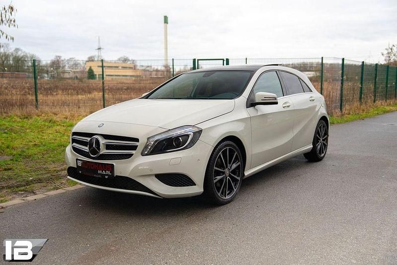 Gebraucht Mercedes A180 122 PS (89 kW) 2015 Weiß Limousine