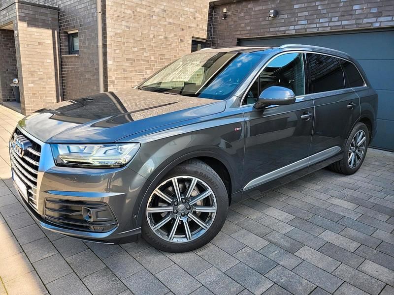 Grau Gebraucht 2015 Audi Q7 Comfort SUV | 35.000 € - Bild 1/4