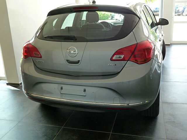 Gebraucht Opel Astra Excellence 140 PS (102 kW) 2013 Silber metallic Limousine