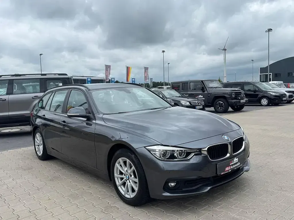 Gebraucht BMW 318 150 PS (110 kW) 2019 Grau Limousine