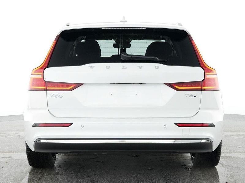 Gebraucht Volvo V60 Plus 398 PS (292 kW) 2025 Crystal white pearl / metallic Kombi