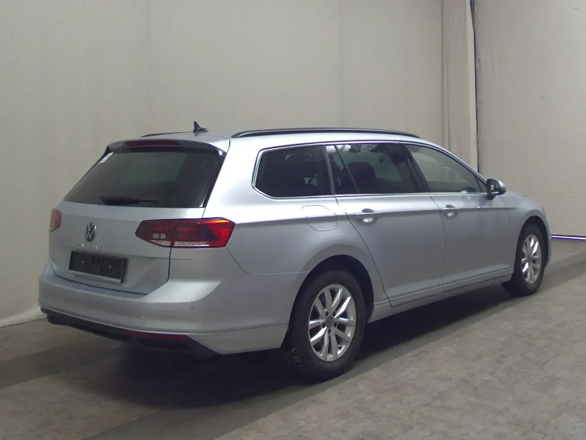 Gebraucht VW Passat Business 150 PS (110 kW) 2022 Silber Kombi