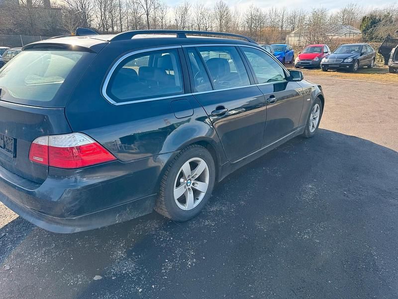 Gebraucht BMW 520 177 PS (130 kW) 2009 Schwarz Kombi