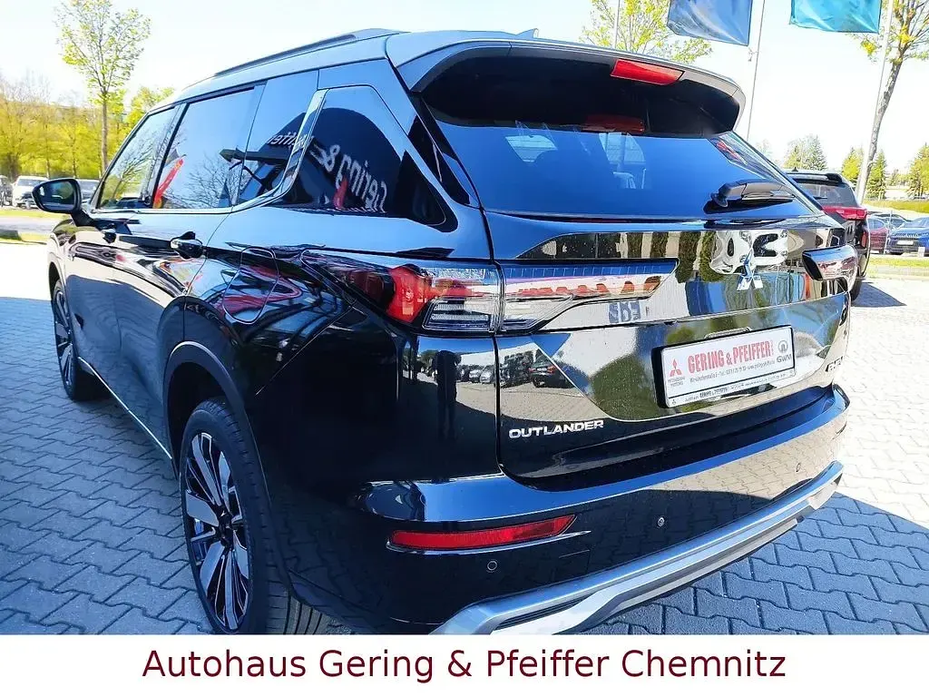 Neu Mitsubishi Outlander P-HEV Top 306 PS (225 kW) 2026 Schwarz SUV
