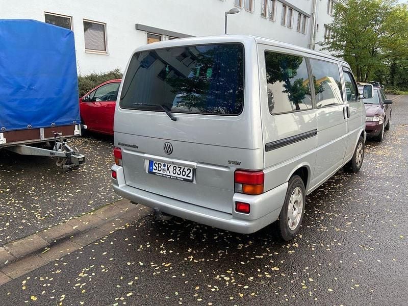 Gebraucht VW Caravelle 102 PS (75 kW) 1999 Silber Van / Kleinbus