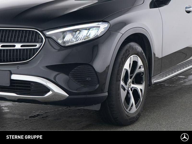 Gebraucht Mercedes GLC200 204 PS (150 kW) 2024 Lack obsidianschwarz SUV
