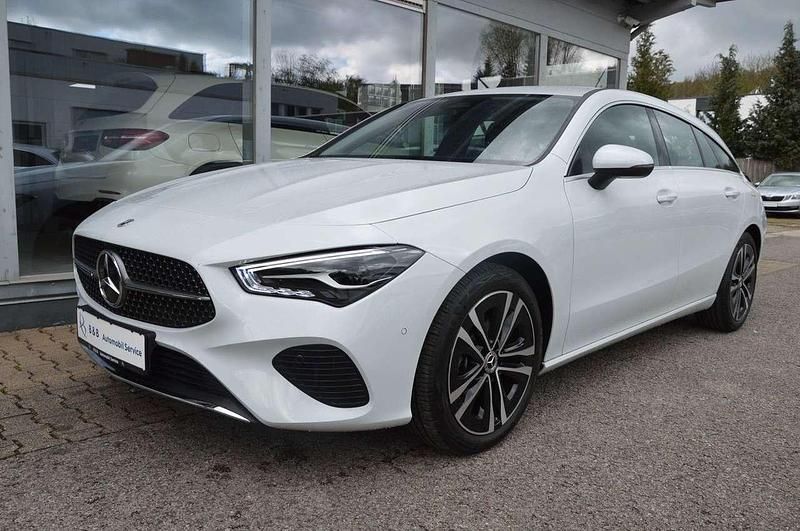 Digitalweiss metalliclack Gebraucht 2023 Mercedes CLA180 Limousine | 28.990 € (Guter Preis) - Bild 1/4