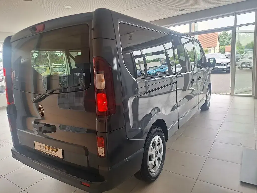 Neu Renault Trafic Evolution 150 PS (110 kW) 2026 Grau Van / Kleinbus
