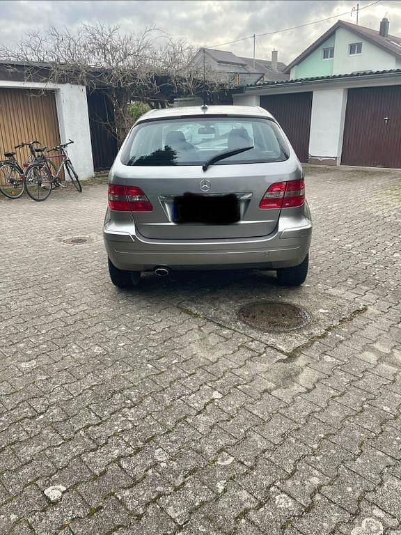 Gebraucht Mercedes B150 95 PS (69 kW) 2008 Braun Van / Kleinbus