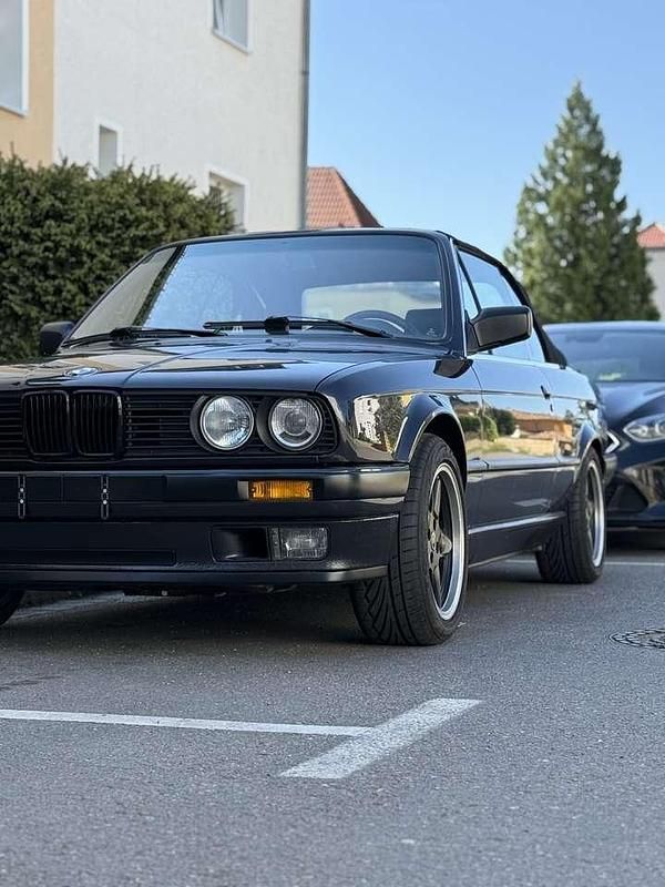 Schwarz Gebraucht 1993 BMW 318 Cabriolet M Sport Cabrio | 18.499 € - Bild 1/4