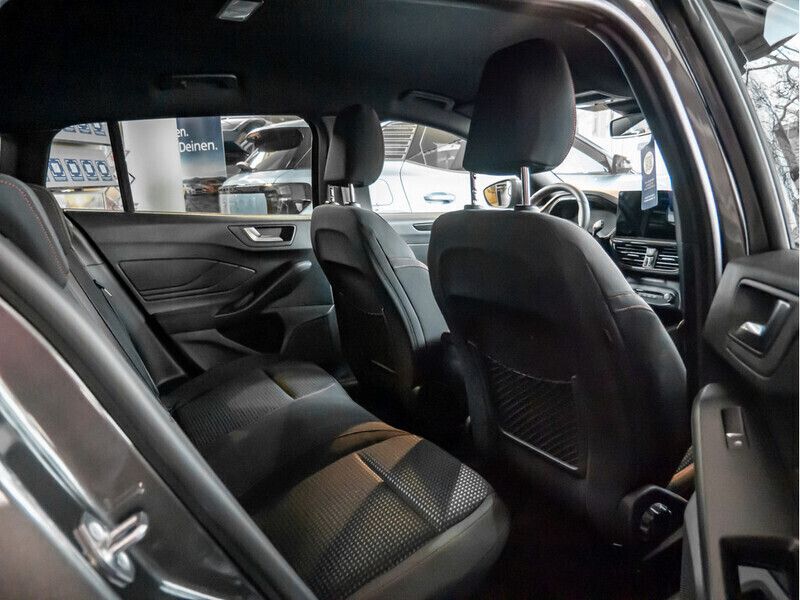 Neu Ford Focus ST-Line 155 PS (114 kW) 2025 Grau Kombi