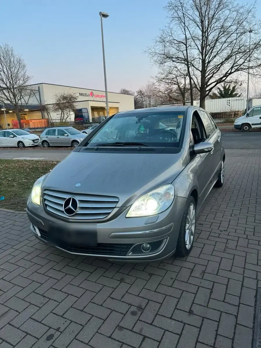 Gebraucht Mercedes B200 140 PS (102 kW) 2006 Silber Van / Kleinbus