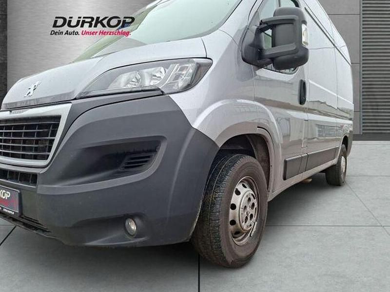 Gebraucht Peugeot Boxer 140 PS (102 kW) 2023 Lack grau artense/metalliclac Van