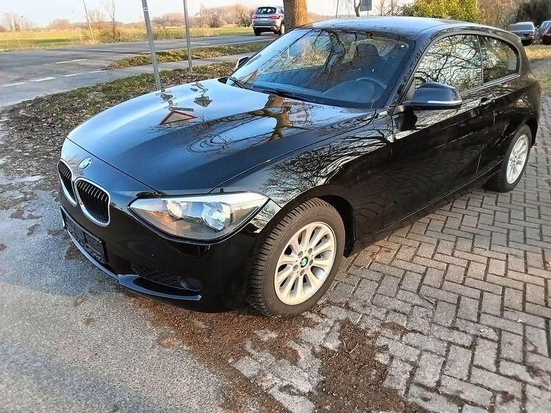 Gebraucht BMW 114 Sport Line 102 PS (75 kW) 2014 Schwarz Kleinwagen