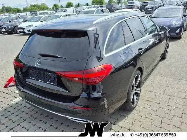 Gebraucht Mercedes C200 Avantgarde 163 PS (119 kW) 2023 Schwarz Kombi